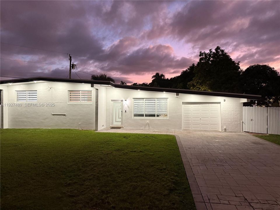 En Venta: $599,000 (4 camas, 3 baños, 1112 Pies cuadrados)