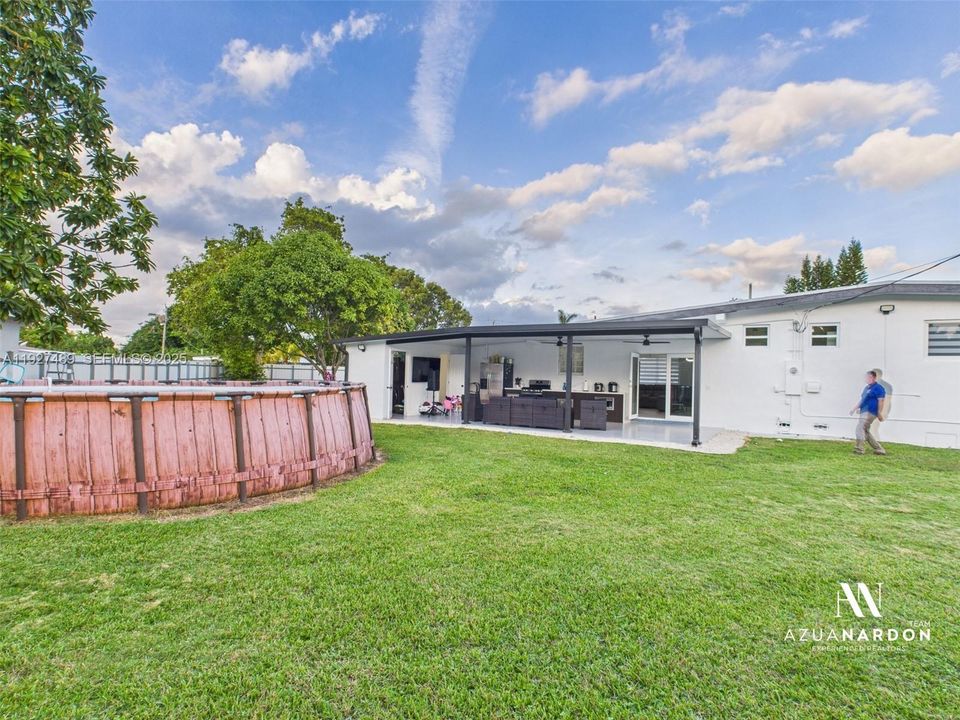 En Venta: $599,000 (4 camas, 3 baños, 1112 Pies cuadrados)