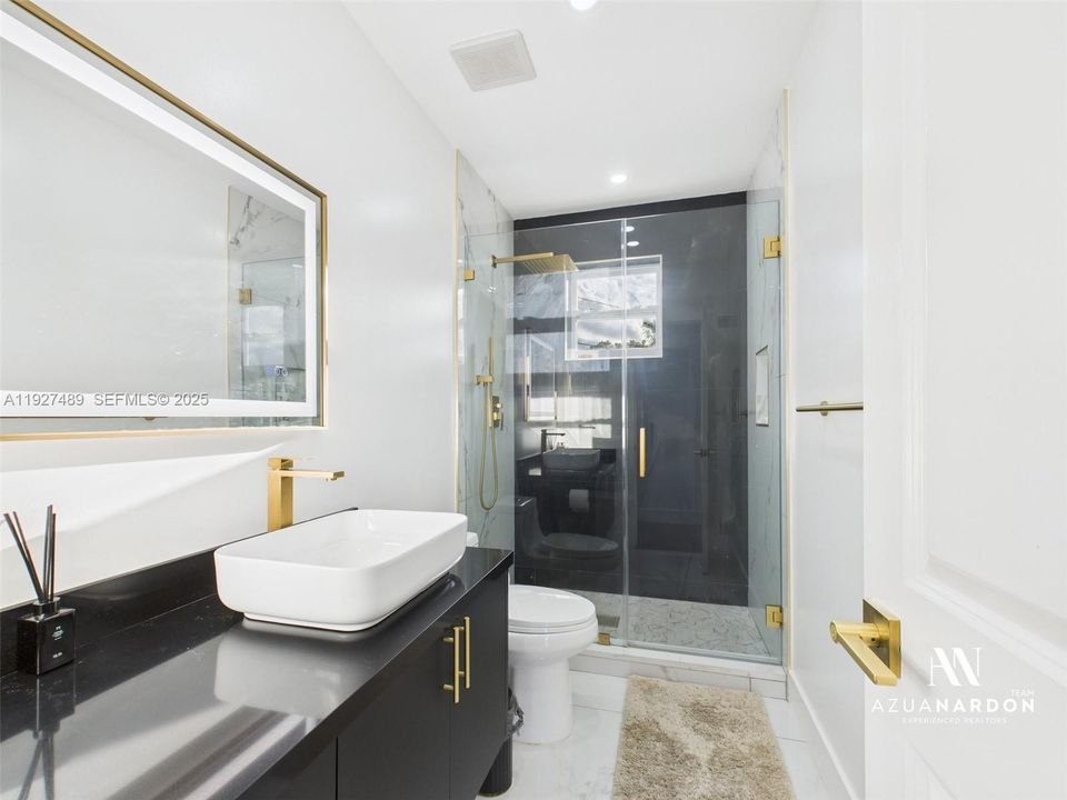 En Venta: $599,000 (4 camas, 3 baños, 1112 Pies cuadrados)