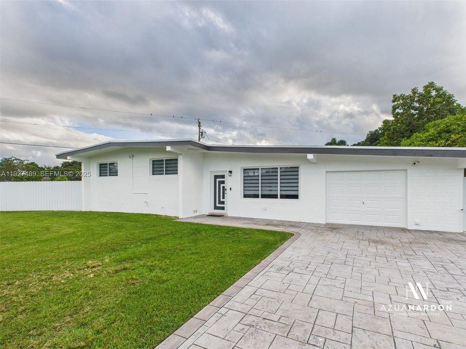 En Venta: $599,000 (4 camas, 3 baños, 1112 Pies cuadrados)