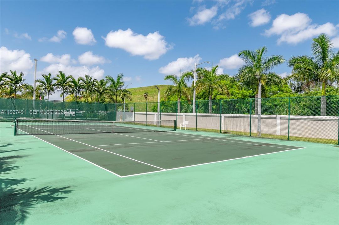 В аренду: $3,000 (3 спален, 2 ванн, 1102 Квадратных фут)