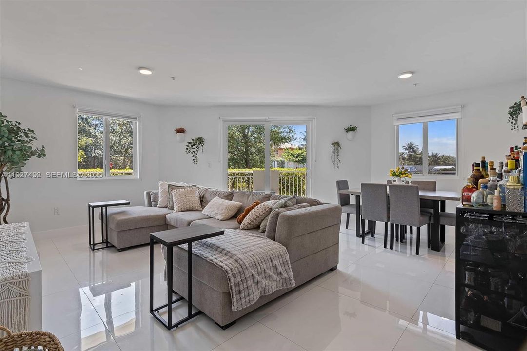 For Sale: $410,000 (3 beds, 2 baths, 1525 Square Feet)