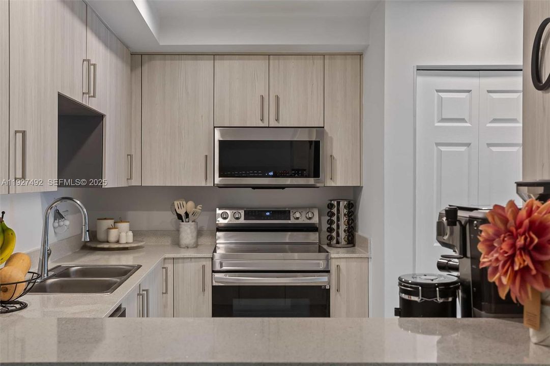 For Sale: $410,000 (3 beds, 2 baths, 1525 Square Feet)