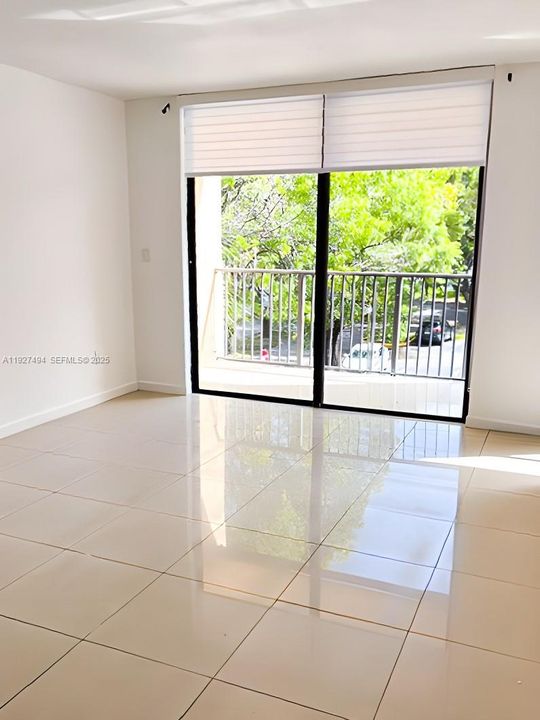 出租: $2,450 (2 贝兹, 2 浴室, 906 平方英尺)