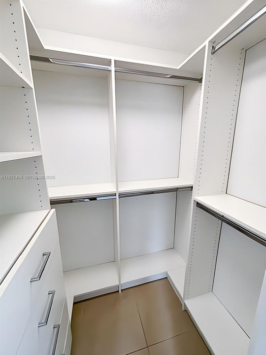 出租: $2,450 (2 贝兹, 2 浴室, 906 平方英尺)