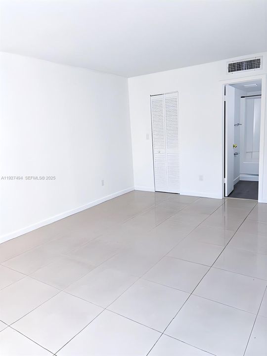 出租: $2,450 (2 贝兹, 2 浴室, 906 平方英尺)