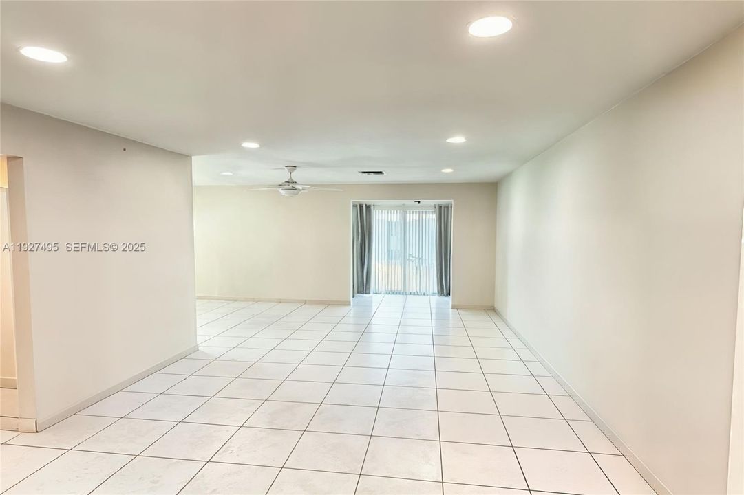 На продажу: $324,997 (2 спален, 2 ванн, 1527 Квадратных фут)