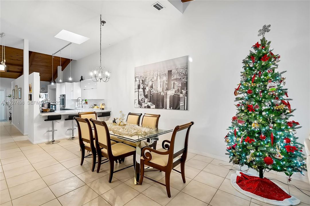 待售: $729,000 (2 贝兹, 2 浴室, 1680 平方英尺)