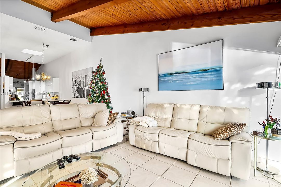 待售: $729,000 (2 贝兹, 2 浴室, 1680 平方英尺)