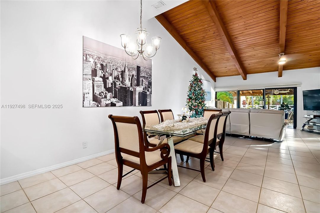 待售: $729,000 (2 贝兹, 2 浴室, 1680 平方英尺)