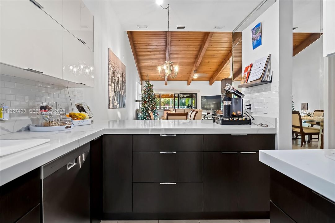 待售: $729,000 (2 贝兹, 2 浴室, 1680 平方英尺)