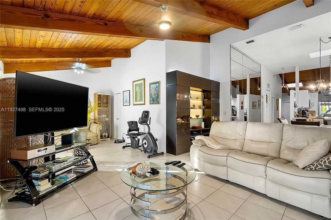 待售: $729,000 (2 贝兹, 2 浴室, 1680 平方英尺)