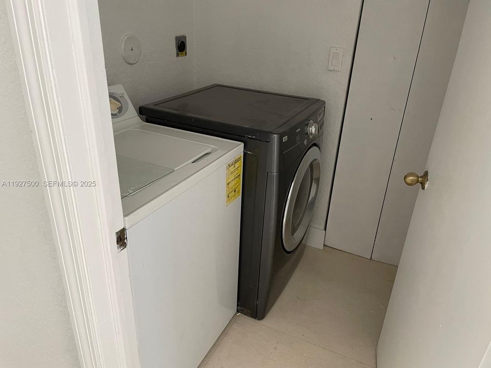 For Rent: $4,200 (4 beds, 3 baths, 2450 Square Feet)