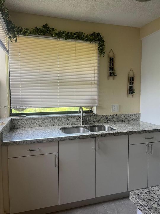 En Venta: $193,000 (2 camas, 1 baños, 863 Pies cuadrados)