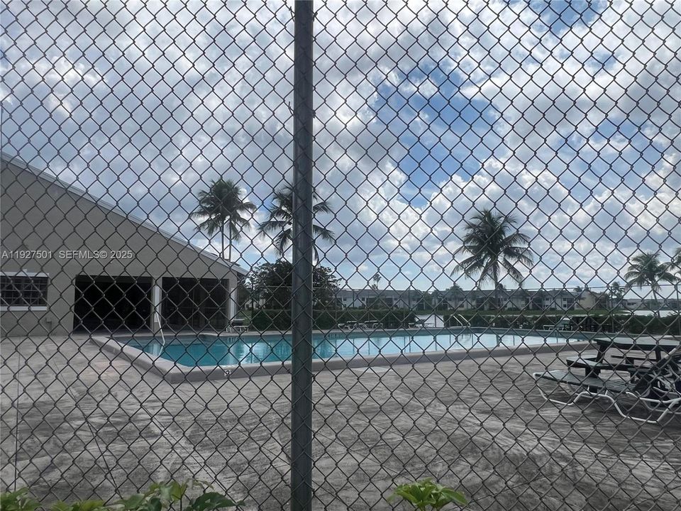 En Venta: $193,000 (2 camas, 1 baños, 863 Pies cuadrados)