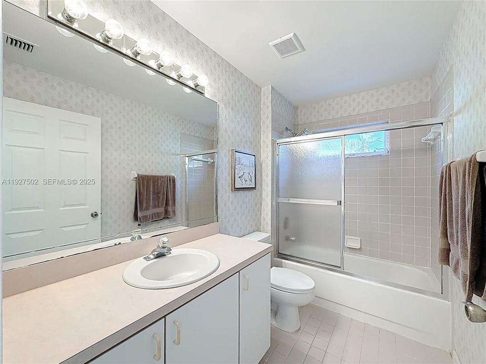 На продажу: $480,000 (3 спален, 2 ванн, 1329 Квадратных фут)