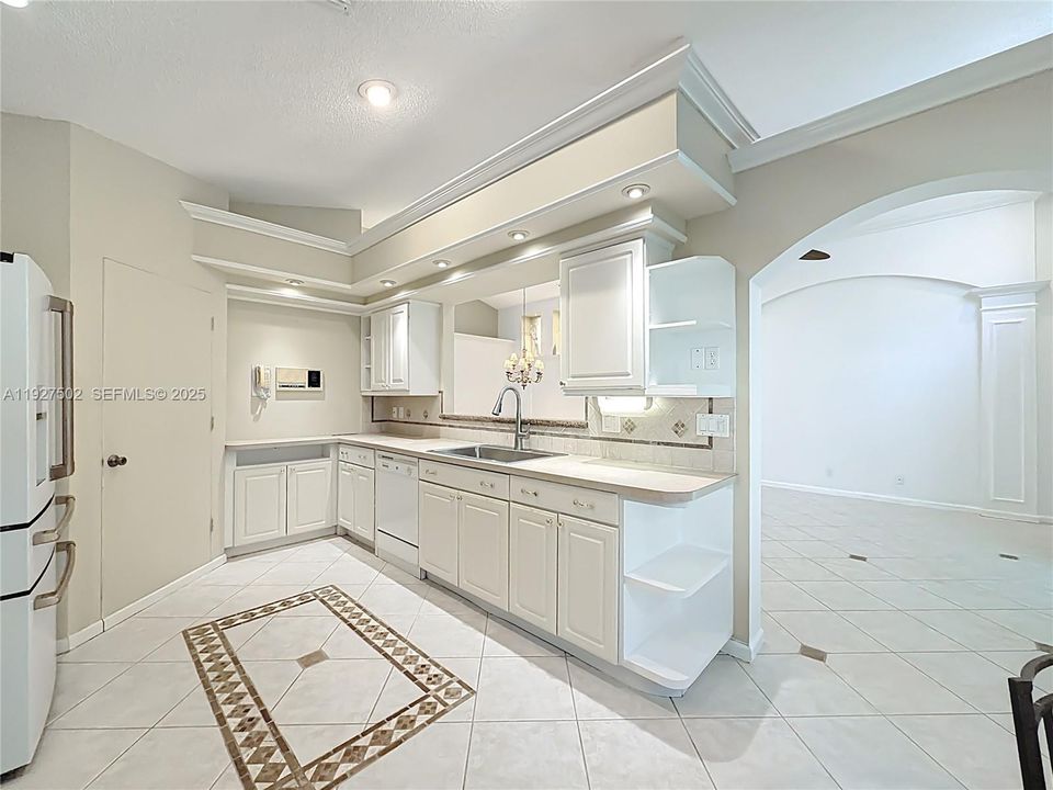 На продажу: $480,000 (3 спален, 2 ванн, 1329 Квадратных фут)