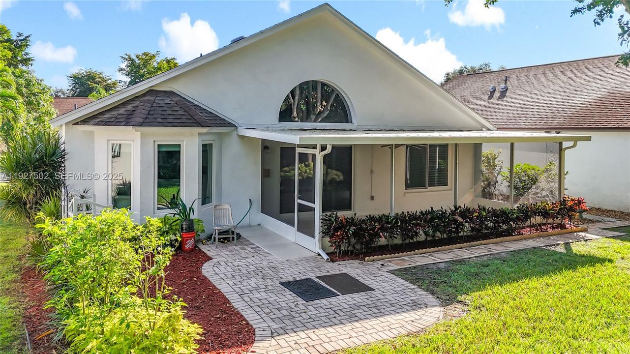 На продажу: $480,000 (3 спален, 2 ванн, 1329 Квадратных фут)