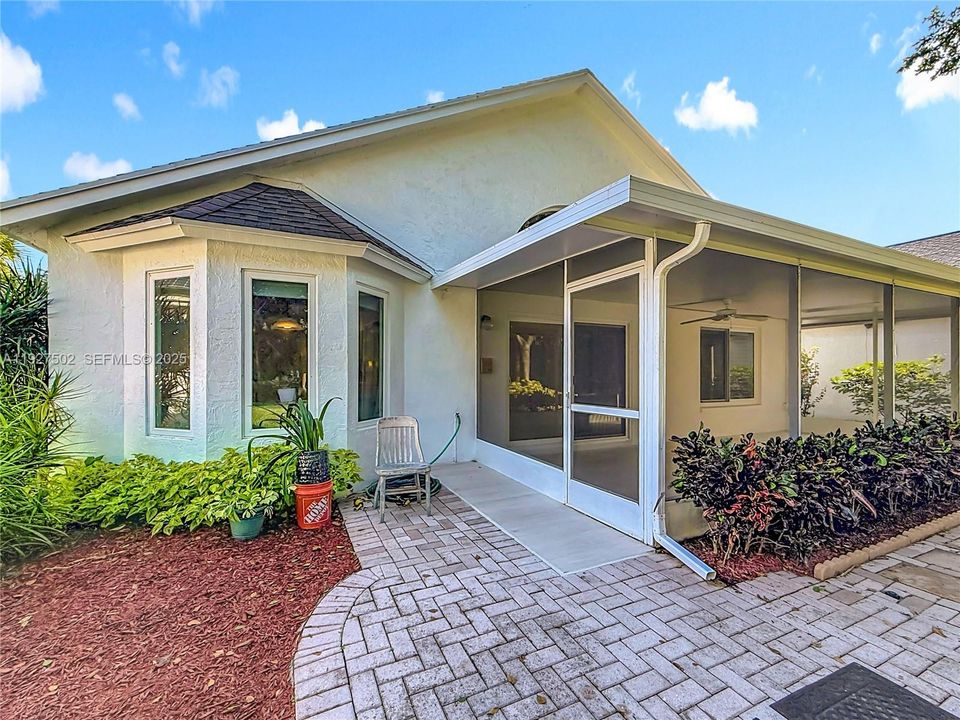 На продажу: $480,000 (3 спален, 2 ванн, 1329 Квадратных фут)