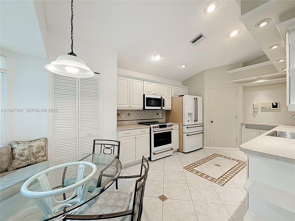 На продажу: $480,000 (3 спален, 2 ванн, 1329 Квадратных фут)