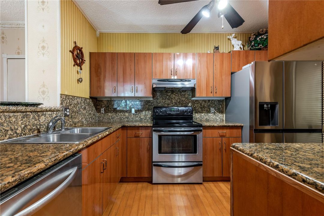 В аренду: $2,800 (2 спален, 2 ванн, 1100 Квадратных фут)