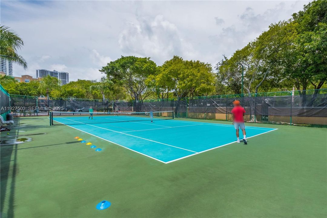 В аренду: $2,800 (2 спален, 2 ванн, 1100 Квадратных фут)