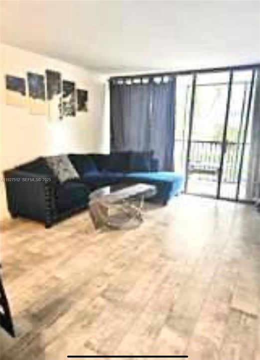 В аренду: $2,400 (1 спален, 1 ванн, 741 Квадратных фут)