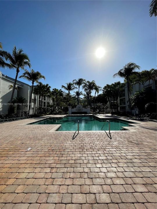 For Sale: $164,900 (1 beds, 1 baths, 615 Square Feet)