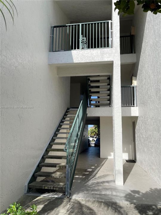 For Sale: $164,900 (1 beds, 1 baths, 615 Square Feet)