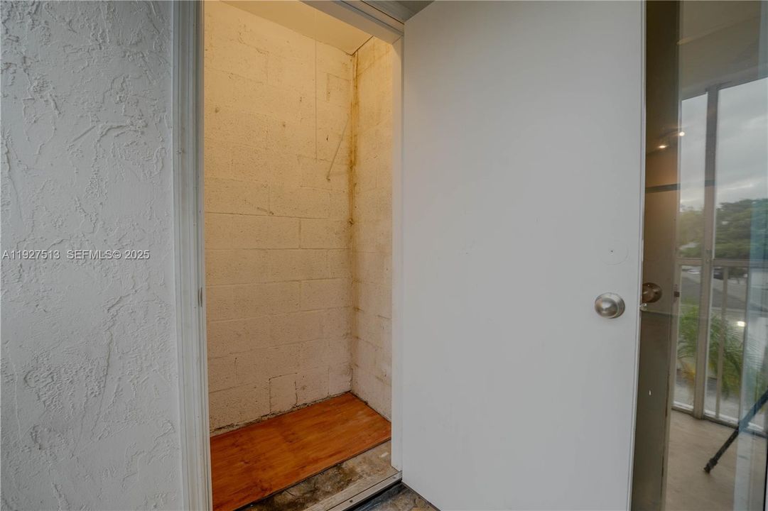 For Sale: $164,900 (1 beds, 1 baths, 615 Square Feet)