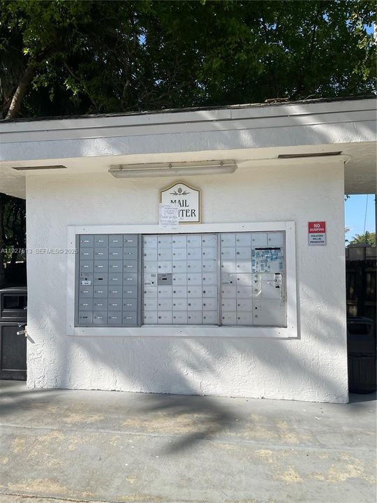 For Sale: $164,900 (1 beds, 1 baths, 615 Square Feet)