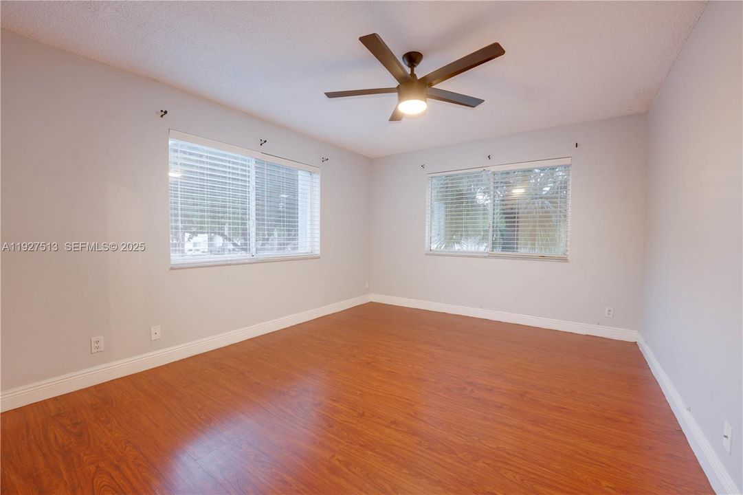 For Sale: $164,900 (1 beds, 1 baths, 615 Square Feet)
