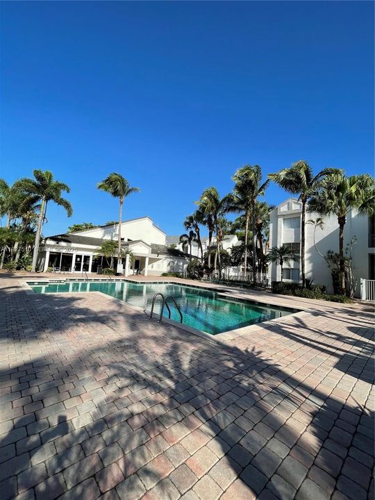 For Sale: $164,900 (1 beds, 1 baths, 615 Square Feet)