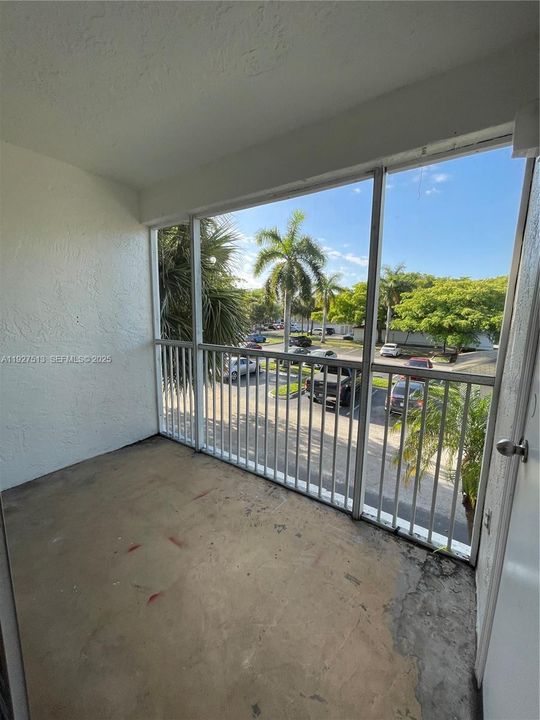 For Sale: $164,900 (1 beds, 1 baths, 615 Square Feet)