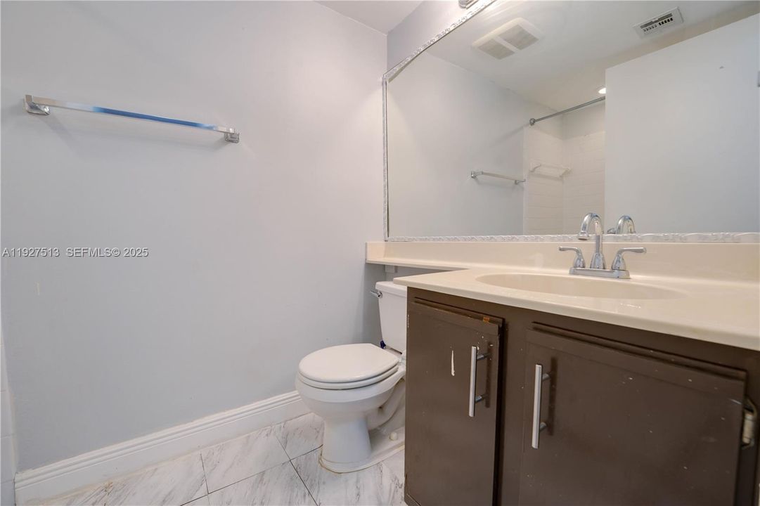 For Sale: $164,900 (1 beds, 1 baths, 615 Square Feet)