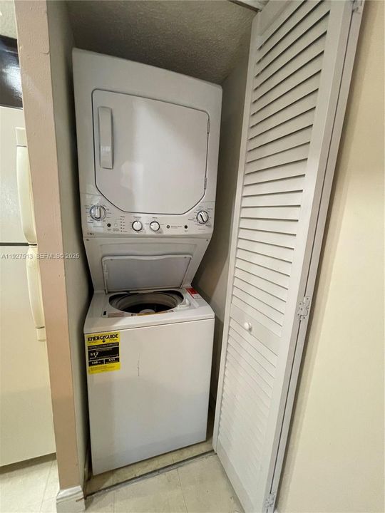 For Sale: $164,900 (1 beds, 1 baths, 615 Square Feet)