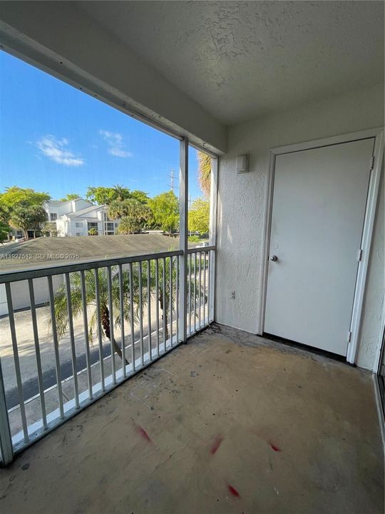 For Sale: $164,900 (1 beds, 1 baths, 615 Square Feet)