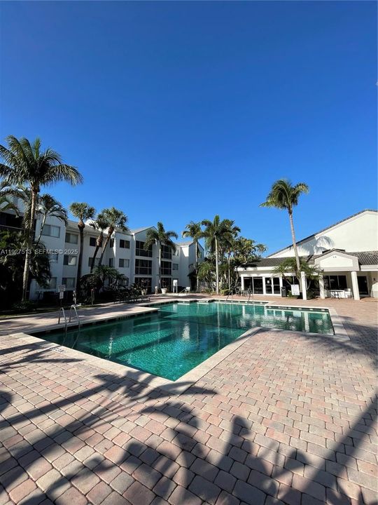 For Sale: $164,900 (1 beds, 1 baths, 615 Square Feet)