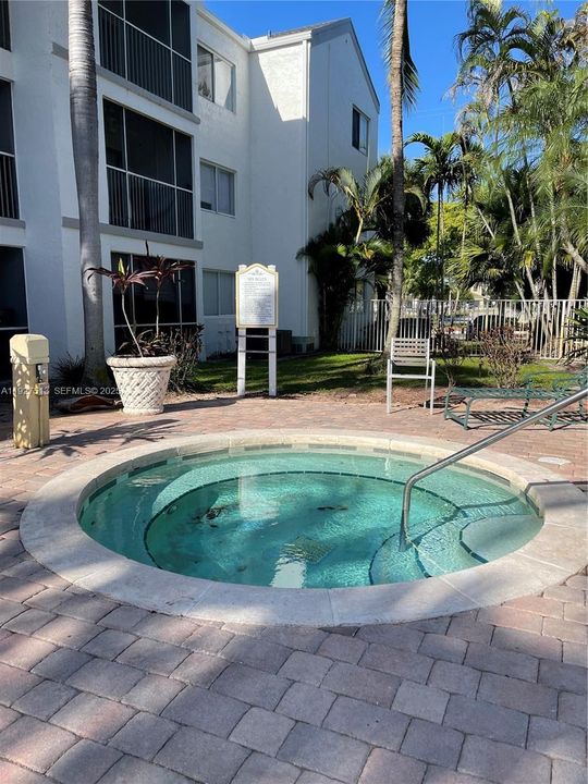 For Sale: $164,900 (1 beds, 1 baths, 615 Square Feet)