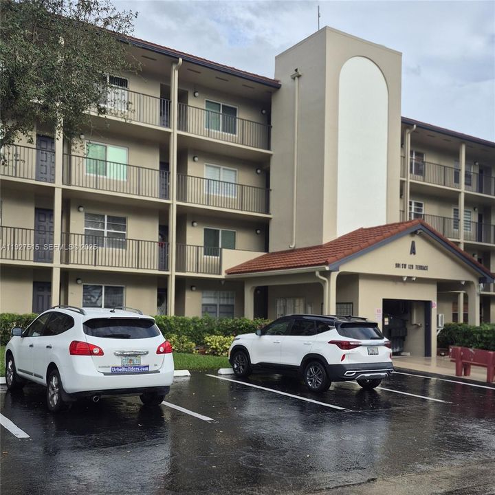 For Sale: $220,000 (2 beds, 2 baths, 1192 Square Feet)