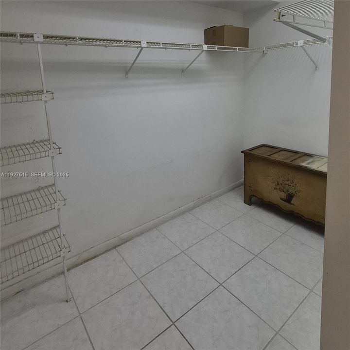 Master Walking Closet