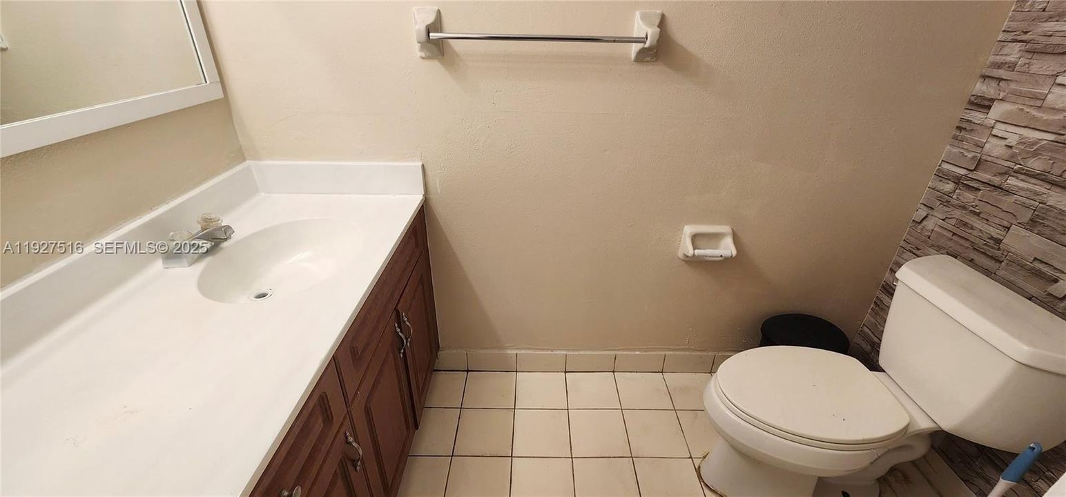 待售: $180,000 (2 贝兹, 1 浴室, 1075 平方英尺)