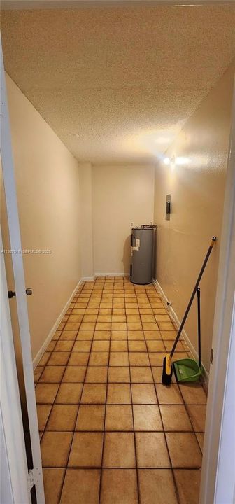 待售: $180,000 (2 贝兹, 1 浴室, 1075 平方英尺)