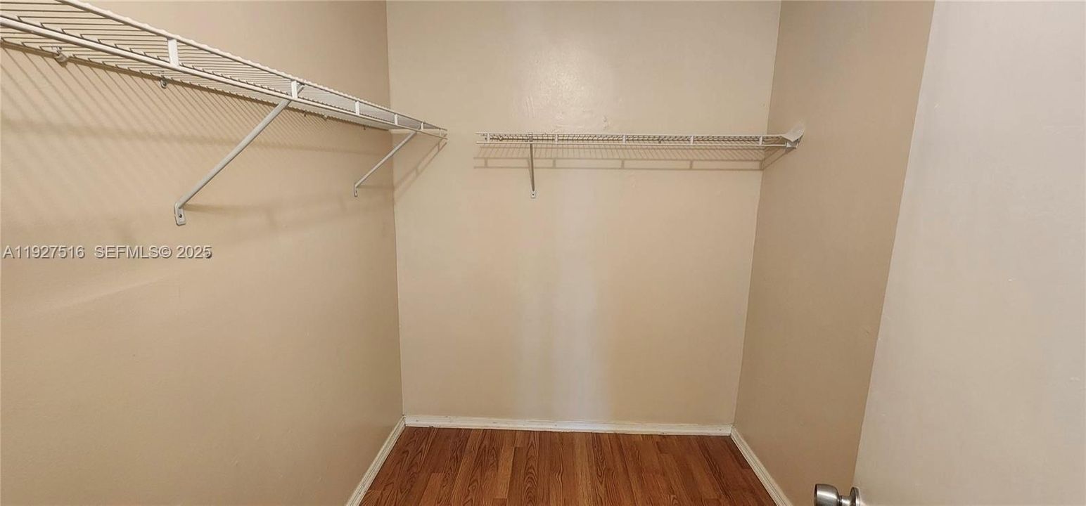 待售: $180,000 (2 贝兹, 1 浴室, 1075 平方英尺)