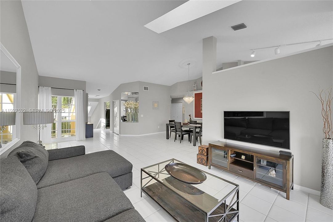 На продажу: $465,000 (3 спален, 2 ванн, 1639 Квадратных фут)