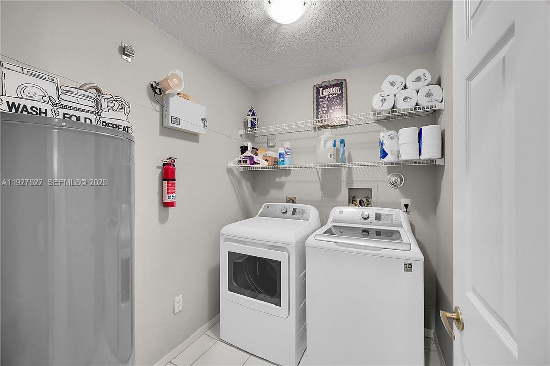 На продажу: $465,000 (3 спален, 2 ванн, 1639 Квадратных фут)