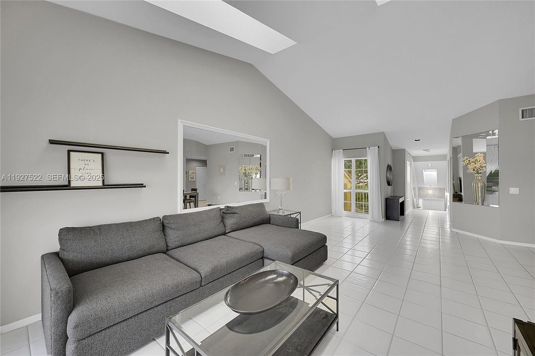 На продажу: $465,000 (3 спален, 2 ванн, 1639 Квадратных фут)