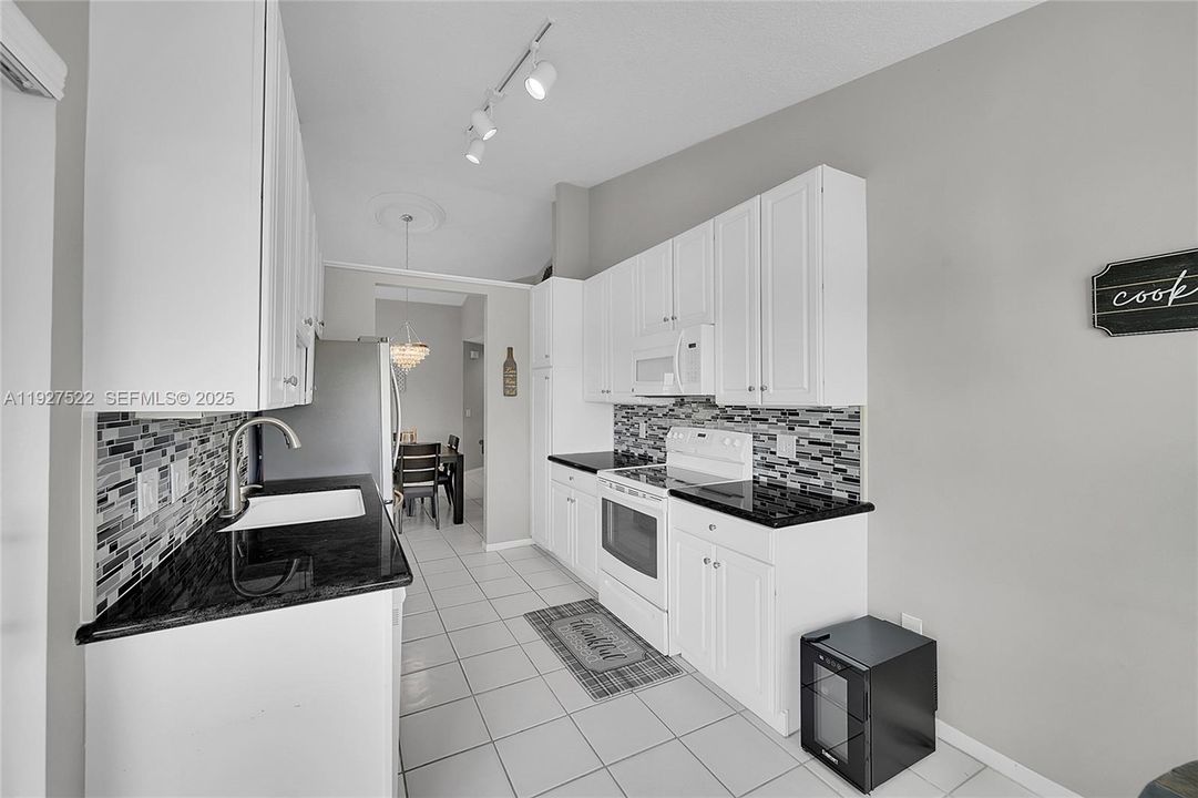 На продажу: $465,000 (3 спален, 2 ванн, 1639 Квадратных фут)