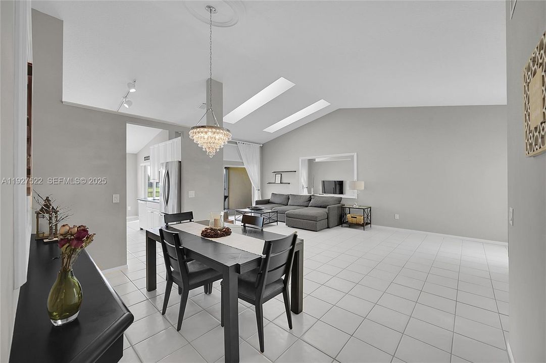 На продажу: $465,000 (3 спален, 2 ванн, 1639 Квадратных фут)