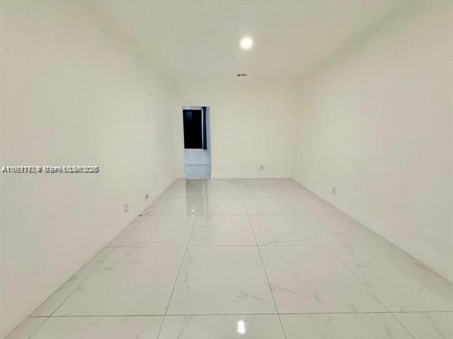 В аренду: $2,650 (2 спален, 1 ванн, 2320 Квадратных фут)